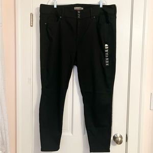 NWT TORRID Size 24R Super Soft Black Jeggings